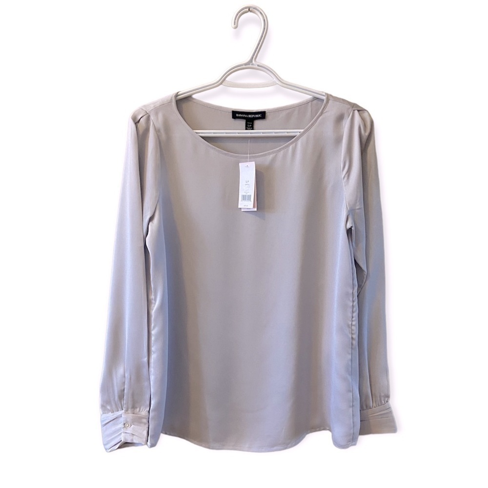 𝅺banana REPUBLIC Silky Grey Long Sleeve Blouse Womens Petite Small. NWT.